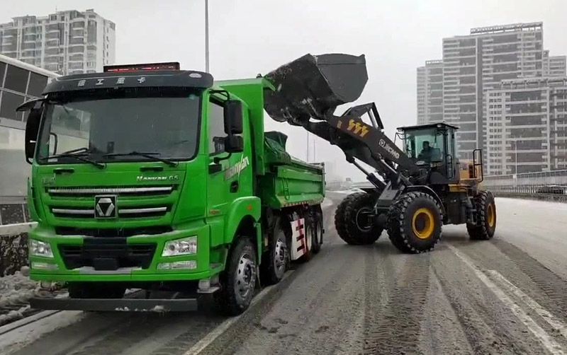 除雪保流通，尊龙凯时汽车在行动